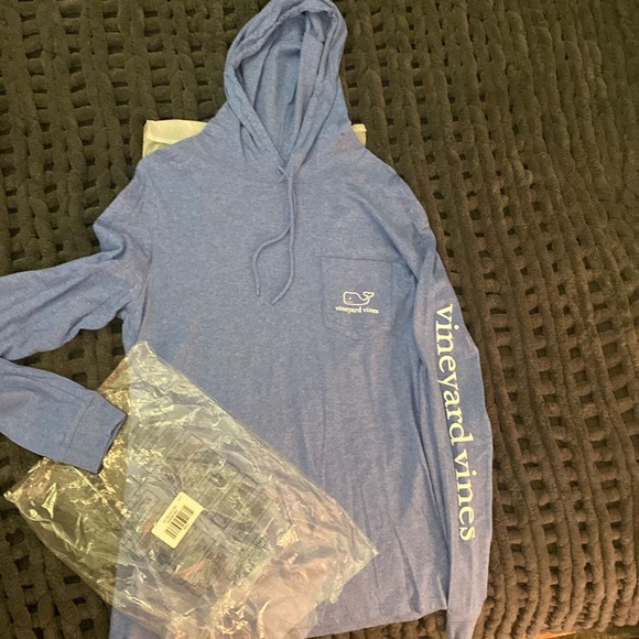 NWT men’s Vineyard Vines hooded shirt - Picture 1 of 5